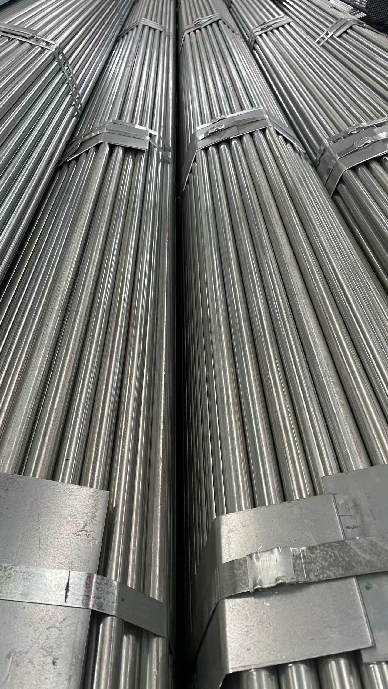 1-inch × 2.0 mm Galvanized Round Pipe view 2